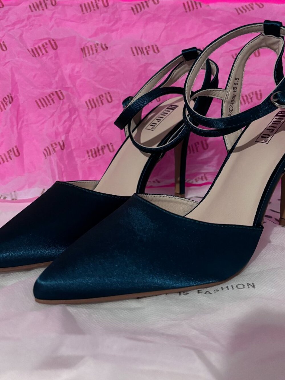 NWT Emerald Green Satin Pointed Toe Ankle Strap Heels - Size 8.5
